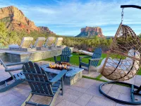 Hiker's Paradise with infinity pool and trail access from backyard