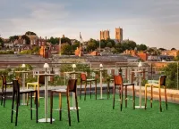 DoubleTree by Hilton Lincoln - Bar