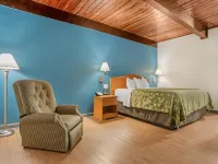 Econo Lodge Hotels near Knott House Museum