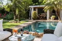 GuBas de Hoek Meet Eat Sleep - Pools