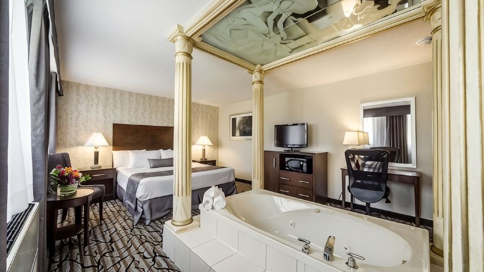 Monte Carlo Inn Oakville Suites