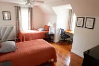 Two Bedroom airy modern apartment - Green Door