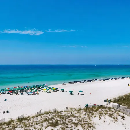 Pelican Beach Resort, Directly on the Beach w/Breathtaking View