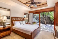 Ultra private oceanfront gated compound with pool & spa just minutes from town. - 4 stjerner