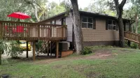 Stilt  home close to MacRaes, city dock, Wild Life Park. - balcony