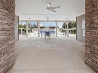 Upgraded condo close to Beach - 2-Star