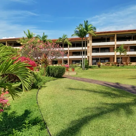 Kaanapali Royal Corner Condo, Walk to Beach, Pool, Lanai & Beach Gear Included