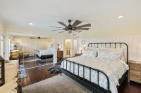 Tempe Lakes Vacation Special!  Heated Pool, Spa, Pickleball, Gym + Near ASU - 4つ星