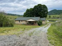 The Sheepfold: Remodeled Ranch Home,  Six Stall Horse Barn on Working Farm! - 3성급