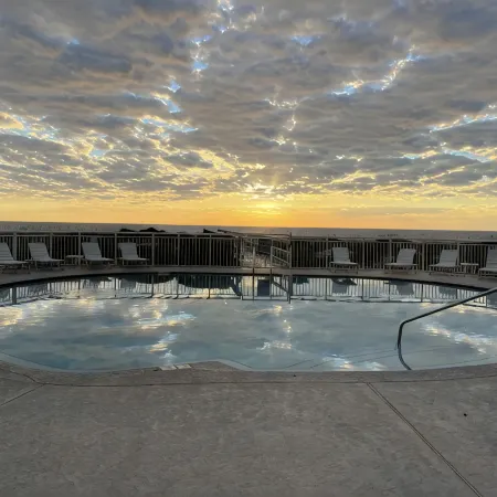 🌸Luxury Retreat Next to Ritz Carlton