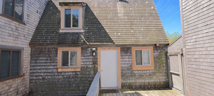 Quiet 2-Bed, 2-Bath Condo with Spacious Sundeck & Tennis Courts Hotele w: Oak Bluffs