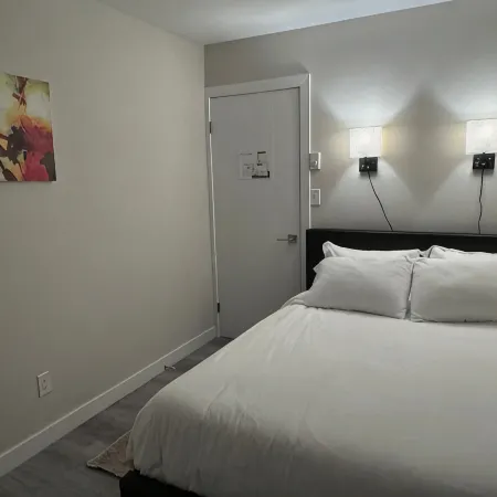 Cozy basement suite near Airport