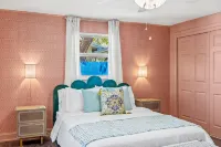 Marathon Family Retreat:  Pool, Hot Tub & Outdoor Movie Theater
