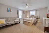LAKE FRONT HOME in SAW CREEK, BUSHKILL - 부티크