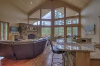 Luxury Cabin - views, location, perfect for families, 4 miles from Breckenridge - 샬레 호텔