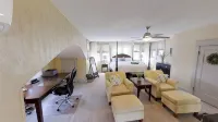 Beautiful Craftsman home near C-Street for you and your pets! - 방갈로