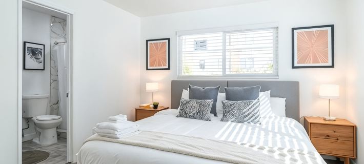 Exceptional DT Alhambra Condo  3Br/2BA with King Size Bed +EV Charger Hotels in Alhambra