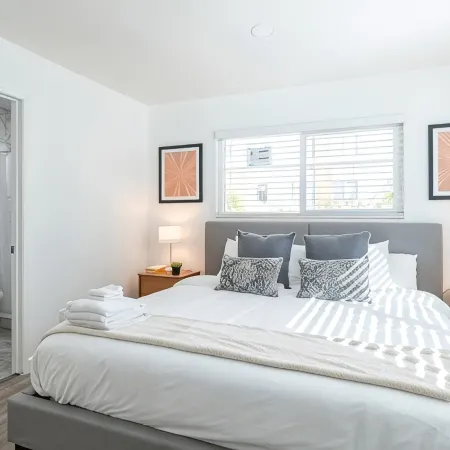Exceptional DT Alhambra Condo  3Br/2BA with King Size Bed +EV Charger
