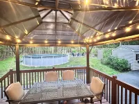 Mohawk Kudil in Poconos !Njoy Your spring with Hot Tub, Private Pool & Game Room Hoteles en Municipio de Penn Forest