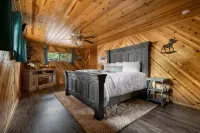 Dog Friendly, Fully Gated, Private Cabin by Fool Hollow Lake