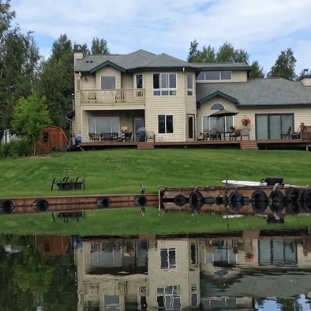 Five Star Private 4 Bedroom Home in South Anchorage. with Boat Availability