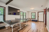 7 Bdrm Compound DT Austin I Clubhouse I Pools Available I Sxsw Top Spots! - Bungalow