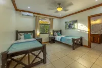 Casa Famosa - Large Family Home with Private Pool