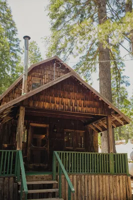 Redwood Grove Cabin inside Kings Canyon and Sequoia National Park