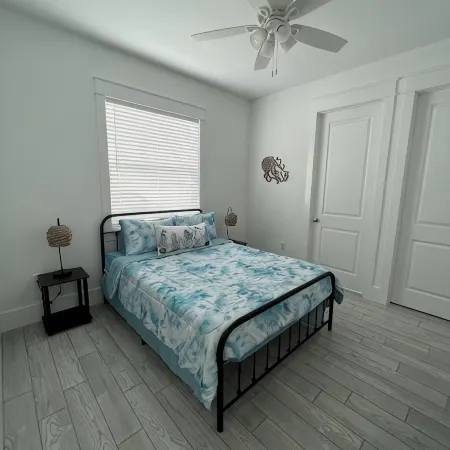 2Br First Floor. Walk to Downtown Stuart and Walk Riverfront Park.
