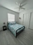 2Br First Floor. Walk to Downtown Stuart and Walk Riverfront Park.