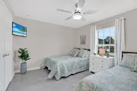 Modern Private 2 BR 1 BA and Kitchen Near the Beach - Boutique