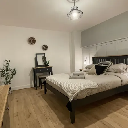 Harbourside, Luxury Two Bedroom Townhouse with Bike store – Sleeps 6