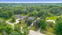 Charming 4-bedroom cottage in South Haven -- 2 miles from beach and downtown. - Country Houses