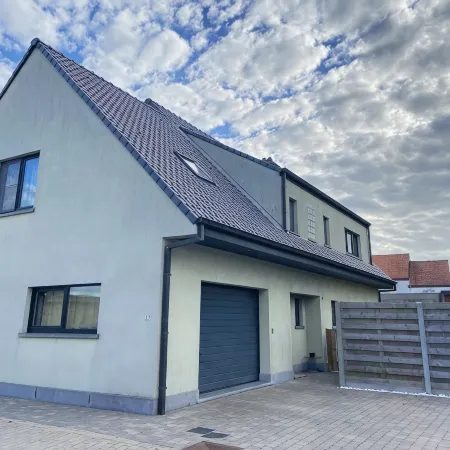 Vacation apartment with garden 1.5 km from the sea.