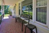Charming Lakeview Retreat - 3-Star