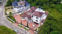 PERFECT FOR LARGE GROUPS-EXCELLENT LOCATION, MINUTES FROM EVERYTHING. - Bintang 2