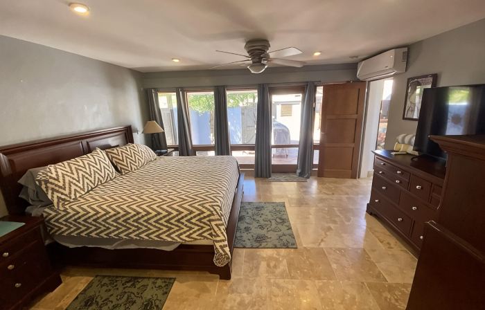 Next To Margarittaville Beautiful Remodeled Villa