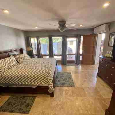 Next To Margarittaville Beautiful Remodeled Villa Rooms