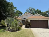 Close to beach! Family-sized home with pool and hot tub. - 4성급