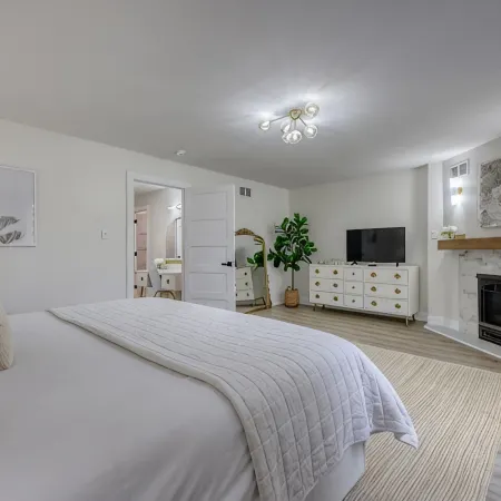 Central Luxury 3-Level Home - Rooftop + Garage