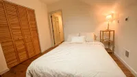 Winery & Vineyard Loft with 1000+ acres of hiking. Farm with Goats & Horses - Farmhouses