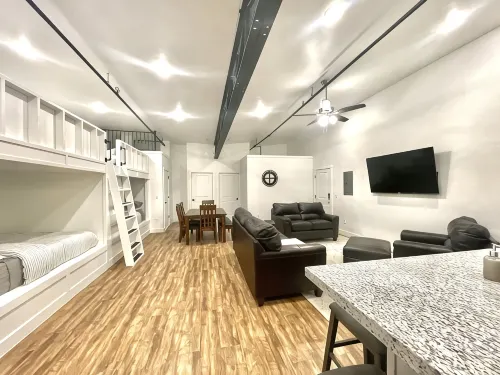 Walk to Main Street! Luxury Condo with Hot Tubs Near Arches, Sleeps 14 - โฮมสเตย์
