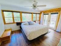 Mountain Creek Cabin VERY private 13 acres with trails, creeks. Bordering USNF! - 陽台