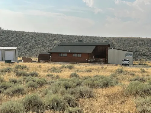 4-bedroom apartment right across from rodeo in cody - or rent the whole lodge! - Boutique