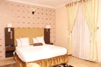C'Ron Hotels and Suites - parking
