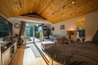 West Seattle Driftwood Cottage - Firepit + Walk to Coffee & Restaurants - Tiny houses