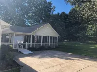 Squirrel Haven Cottage on Lake Norman