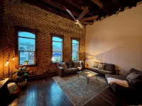 Loft the Heart of Downtown — Steps Away from Pickett, Una, Dining, Shops - Boutique