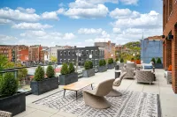 Luxury Apartment in Downtown with/Pool/Gym/Rooftop - Apartments