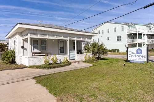 Kure Cabana~Cottages @ Kure~ Beach, Fishing, Pool, Walk to Pier, Parking - 鄉村度假屋